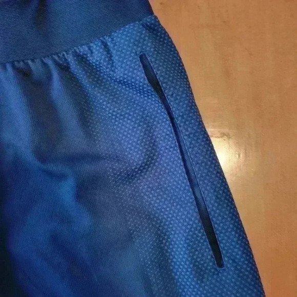 UNDER ARMOUR Heatgear Seamless knit shorts w/pockets 1306401 Size M - Picture 6 of 10